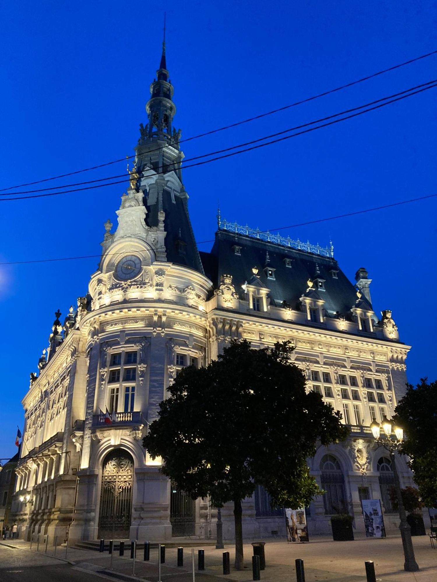 Joli Appart F2, Les 3 Croissants, Centre Ville Sens Exterior foto